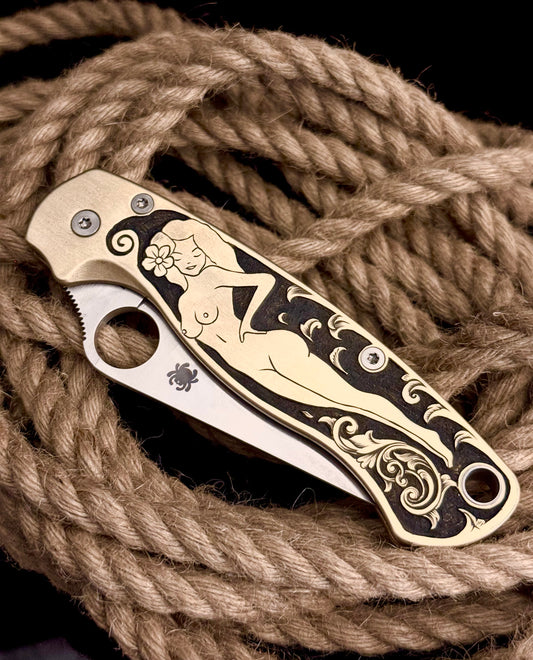 Spyderco Paramilitary 2 “Pin-Up Girl”